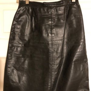 Vintage black leather pencil skirt, size 7/8